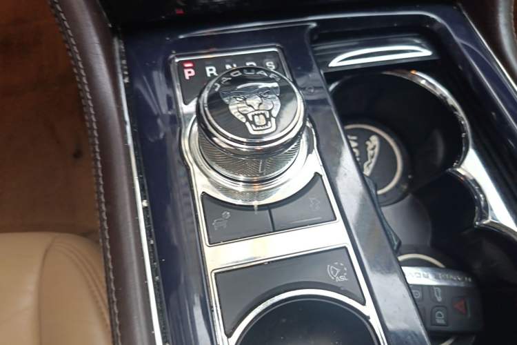 Ojetý Jaguar XJ 2011 XJL 3.0 Panoramic Business Edition