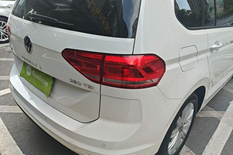 Used Volkswagen Touran 2021 Volkswagen Touran L 280TSI DSG Style Edition 7 Seats
