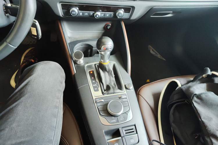 Used Audi A3 2014 Limousine 40 TFSI S line Comfort Model