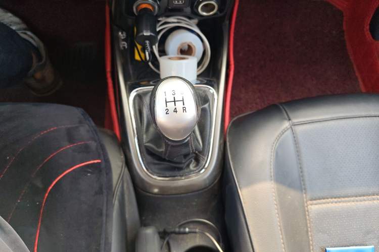 Used CHANGAN CS15 2016 1.5L Manual Fashion Edition Gear Lever