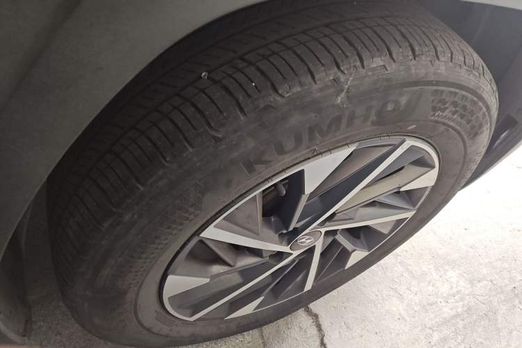 Used Hyundai Tucson 2023 Tucson L 1.5T Automatic Two-Wheel Drive GLX Elite Edition Right Front Wheel Hub