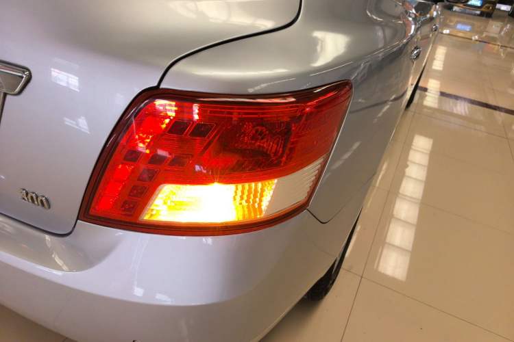 Used Zotye Z300 2014 1.5L Value Edition Manual Elite Model Exterior 3