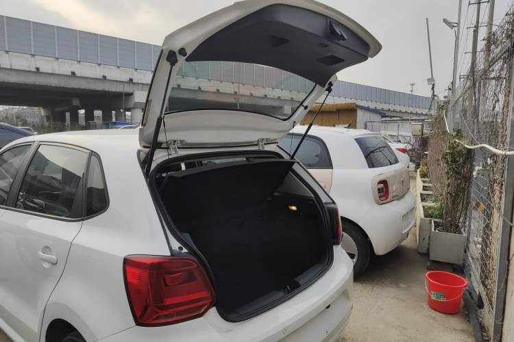 Used Volkswagen Polo 2016 1.6L Automatic Comfort Model