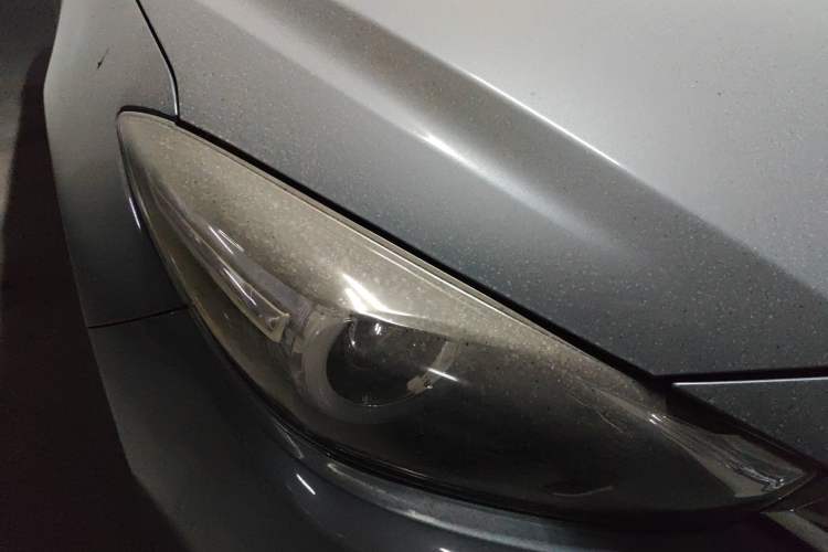 Used Mazda 3 Axela 2017 Sedan 1.5L Automatic Luxury Model Emission Standard China V Right Front Headlight