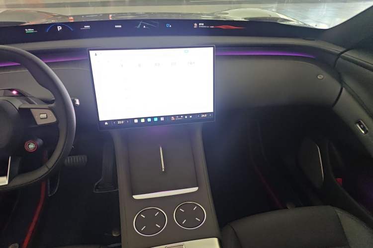 Used Xiaomi Auto YU7 2025 Ultra-Long Range Rear-Wheel Drive Version Audio And AC Panel