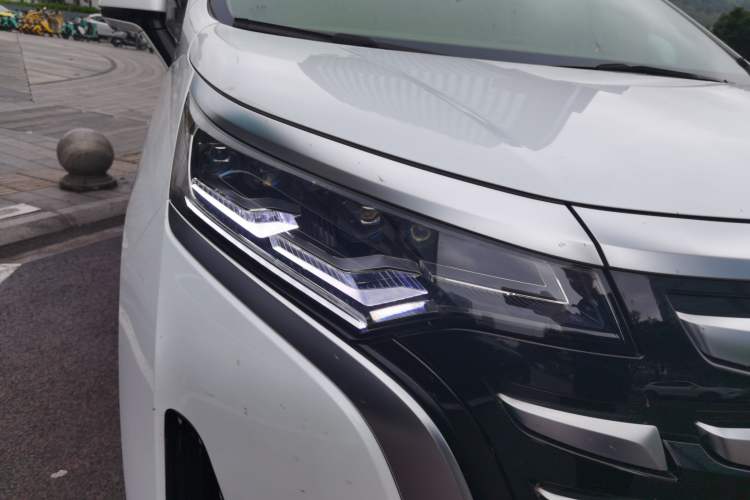 Used Denza D9 2022 DM-i 970 Four-Wheel Drive Prestige Model