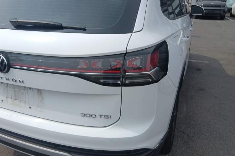 Used Volkswagen Tayron 2024 300TSI Two-Wheel-Drive Luxury Plus Advanced Version Right Rear Taillight