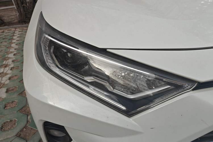 Used Toyota RAV4 2020 2.0L CVT Two-Wheel Drive Prestige Edition Right Front Headlight