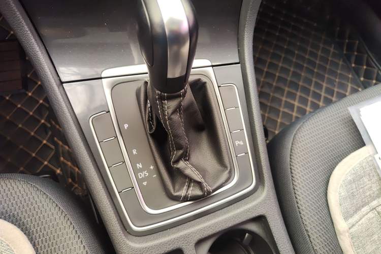 Used Volkswagen Golf 2017 1.6L Automatic Comfort Million-Vehicle Anniversary Edition