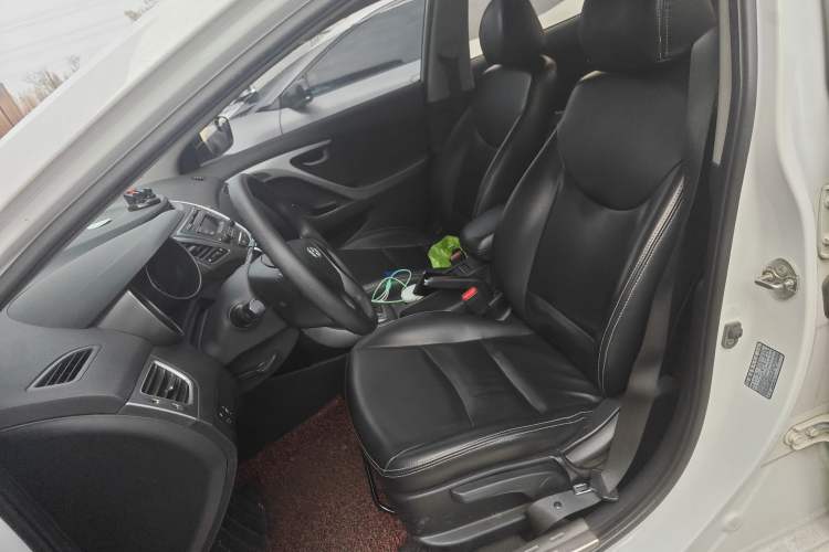 Used Hyundai Elantra (5th Generation / Langdong) 2016 1.6L Automatic Smart Version