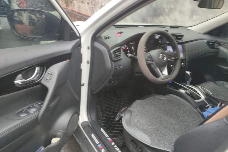 Used Nissan X-Trail 2023 Classic 2.0L Two-Wheel Drive Smart Connect Premium Edition Driver Seat