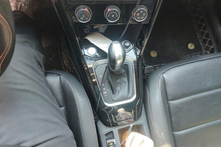 Used Volkswagen T-ROC 2018 280TSI DSG Two-Wheel-Drive Comfort Version China V Standard