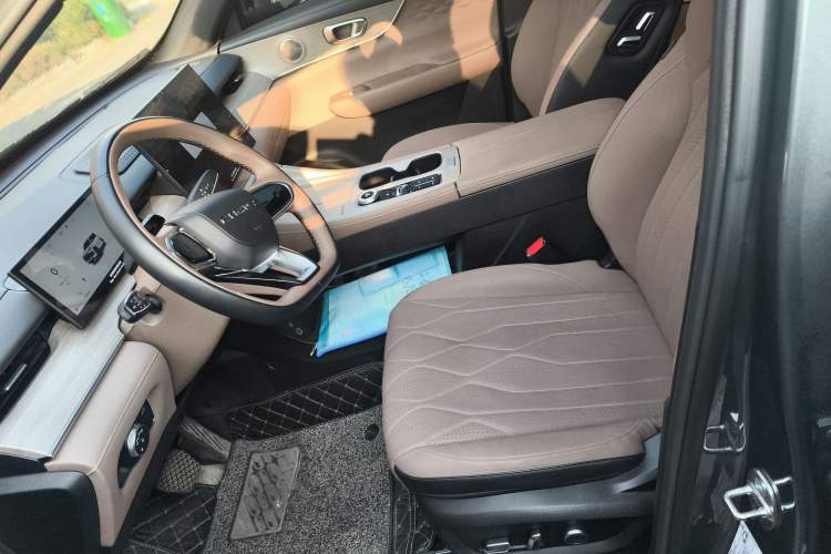 Used Chery Tiggo 8 PLUS 2025 290TGDI DCT Prestige 5-Seater
