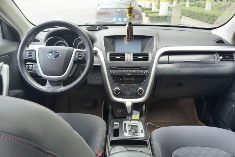 Used Bestune X80 2013 2.0L automatic comfort version Center Console