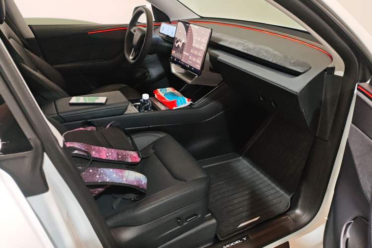 Used Tesla Model Y 2025 Long-Range All-Wheel-Drive Version