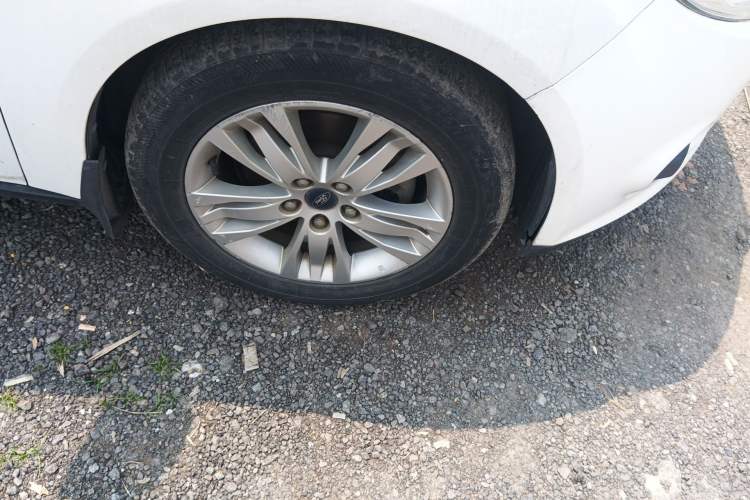 Used Ford Focus 2012 Sedan 1.6L Automatic Comfort Model Right Front Wheel Hub