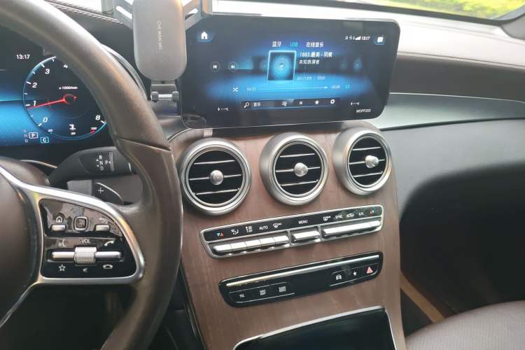 Used Mercedes-Benz GLC 2020 Facelift GLC 260 L 4MATIC Luxury Edition Audio And AC Panel