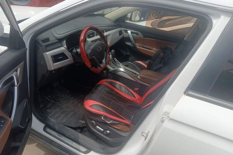 Used Geely Auto Emgrand X7 Sport 2018 1.8TD Automatic Two-Wheel Drive ZhiZun Model with 4G Connectivity
