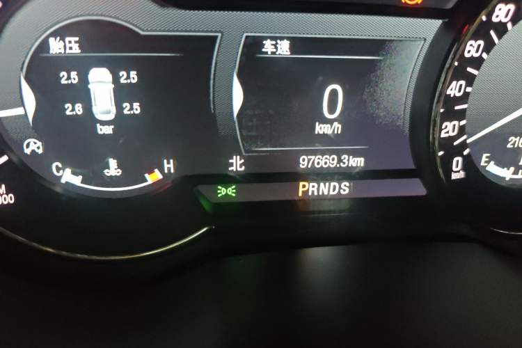 Used Lincoln MKC 2017 2.0T Two-Wheel Drive Deluxe Edition Odometer Close Up