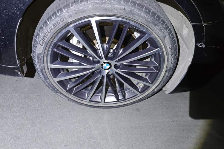 Used BMW 5 Series 2020 530Li Leading Model M Sport Package Right Front Wheel Hub