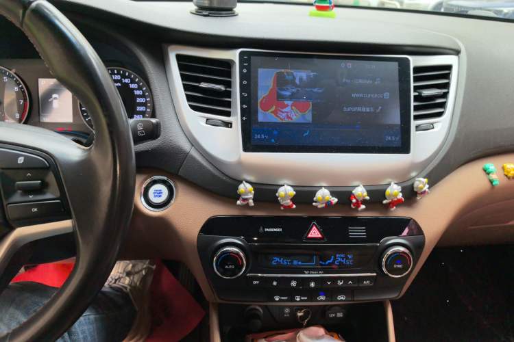 Used Hyundai Tucson 2015 1.6T Dual-Clutch Two-Wheel-Drive Smart Model Audio And AC Panel