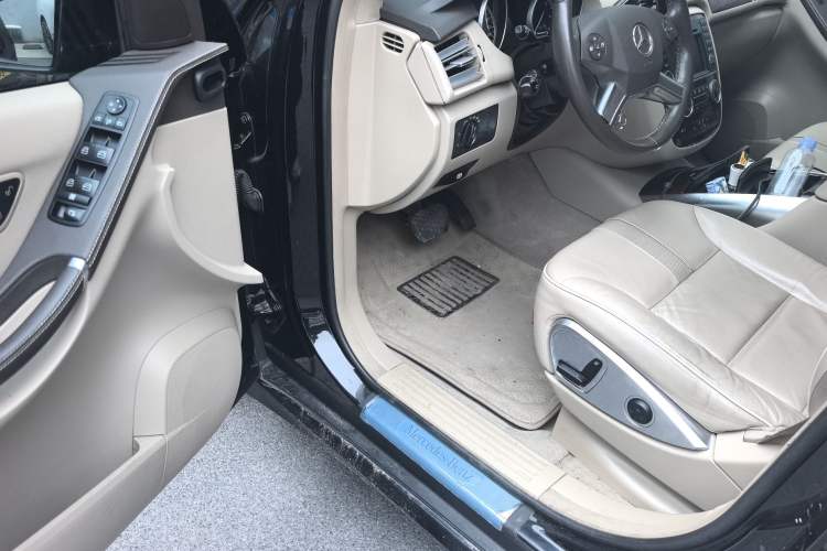 Used Mercedes-Benz R-Class 2010 R 300 L Luxury Model