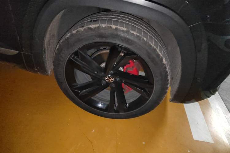 Used Volkswagen Teramont X 2022 380TSI Four-Wheel Drive Polar Night Limited Edition Right Front Wheel Hub