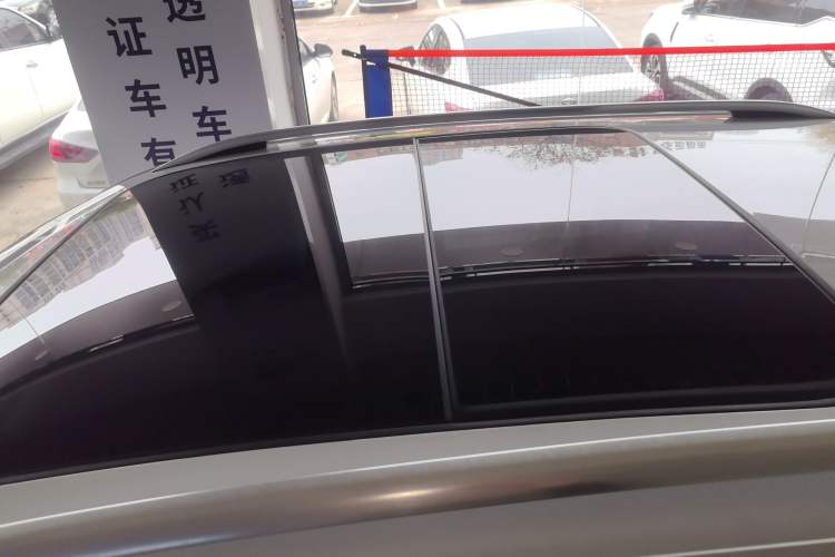 Used Volkswagen T-ROC 2019 230TSI DSG Two-Wheel-Drive Advanced Version China VI Standard Roof