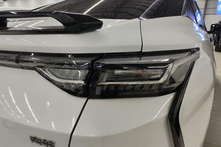 Used Dongfeng Aeolus Yixuan 2023 Mach Edition 1.5L Automatic Chasing Wind Version Right Rear Taillight