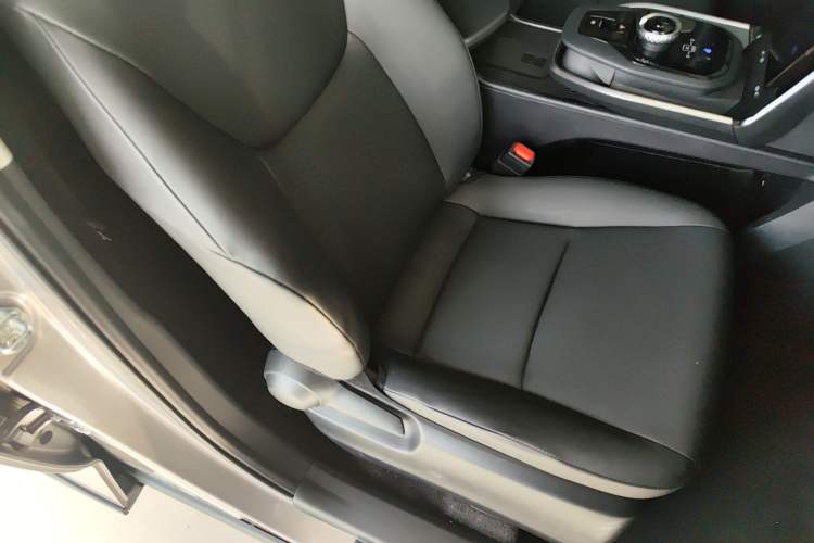 Used Toyota bZ3 2023 517 km Elite PRO Right Front Seat