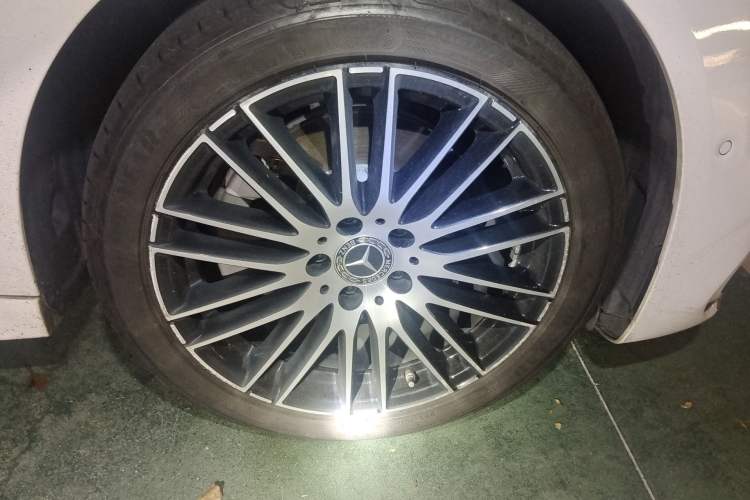 Used Mercedes-Benz C-Class 2023 Restyled C 260 L Sport Edition Right Front Wheel Hub