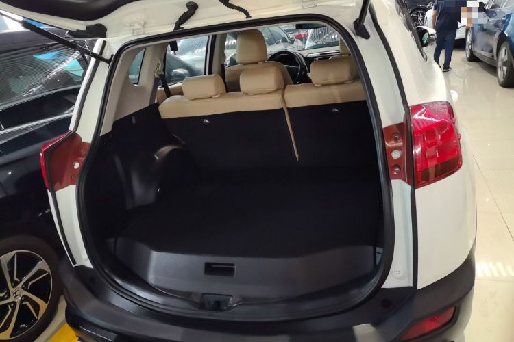 Used Toyota RAV4 2013 2.0L CVT Two-Wheel Drive Urban Edition Trunk