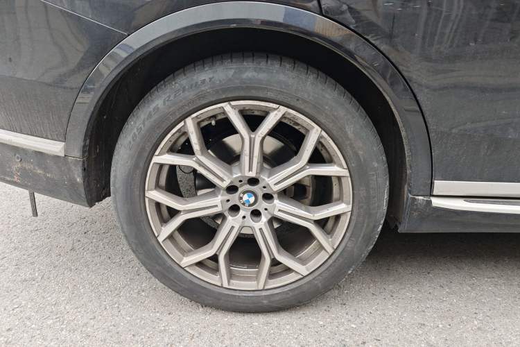 Used BMW X7 2023 xDrive40i Luxury Package with Leading Features