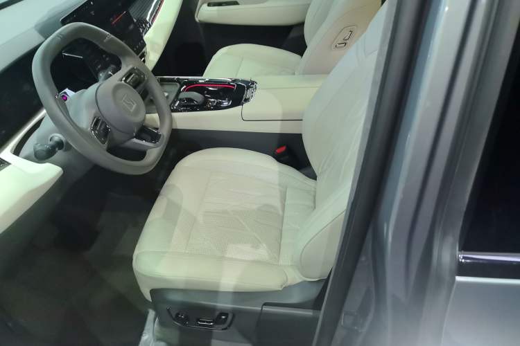 Used Zeekr 009 2024 Six-Seat Executive Version 4WD 108 kWh