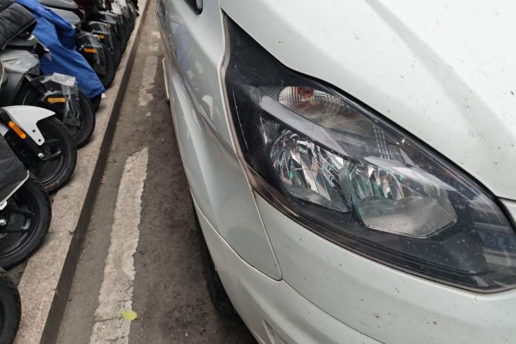 Used Ford Transit 2019 2.0T Diesel Commercial & Travel Short Wheelbase Low-Roof 9-Seater China VI Right Front Headlight