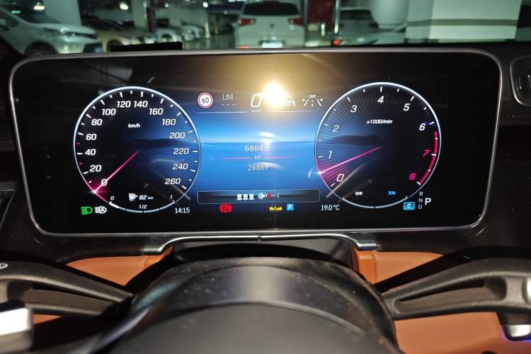 Used Mercedes-Benz Maybach S-Class 2023 S 480 4MATIC Odometer Close Up