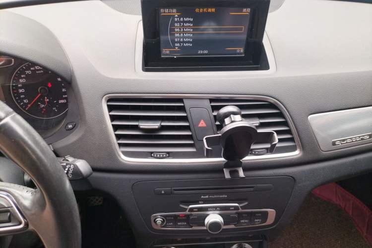 Used Audi Q3 2015 35 TFSI quattro Technology Edition Audio And AC Panel