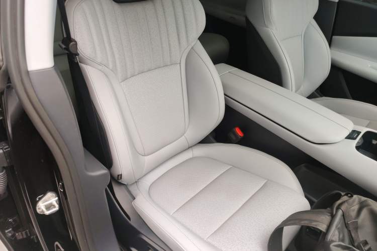 Used Lynk & Co Z10 2025 71 kWh 602 km Range Rear-Wheel Drive Pro
