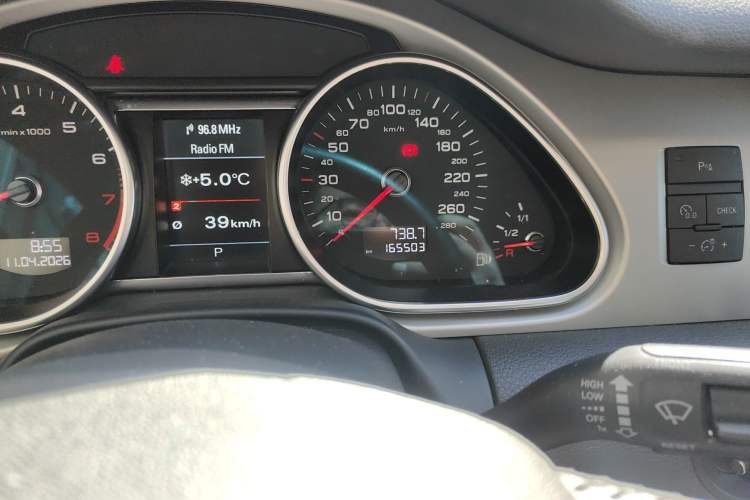 Used Audi Q7 2015 35 TFSI Ambition Edition Odometer Close Up