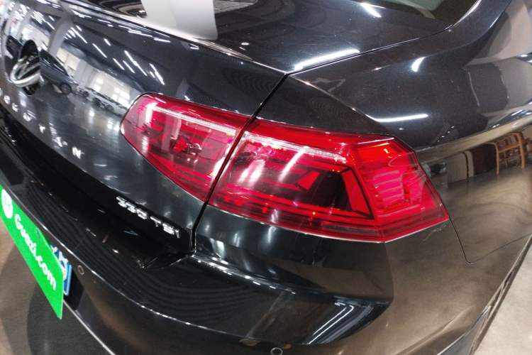 Used Volkswagen Magotan 2020 330TSI DSG Leading Model Right Rear Taillight