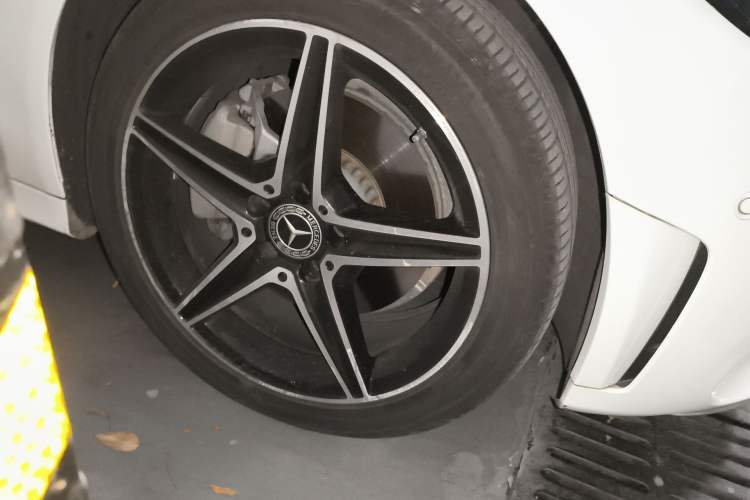 Used Mercedes-Benz C-Class 2021 C 200 L Fashion Edition Sport Version Right Front Wheel Hub