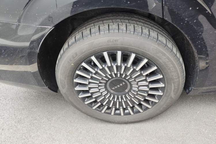 Used Zeekr 009 2024 Six-Seat Executive Version 4WD 108 kWh Right Rear Wheel Hub