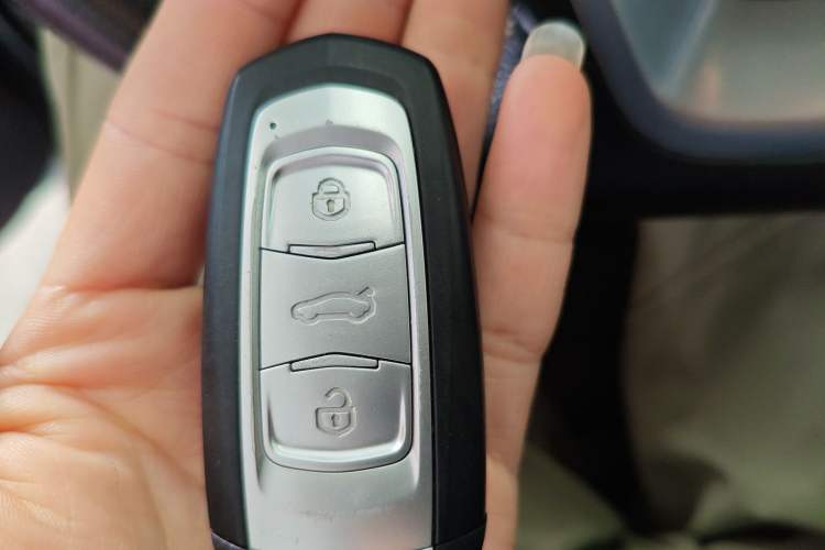 Used Geely Auto Emgrand X7 Sport 2016 1.8TD Automatic Smart Connectivity Version Vehicle Key