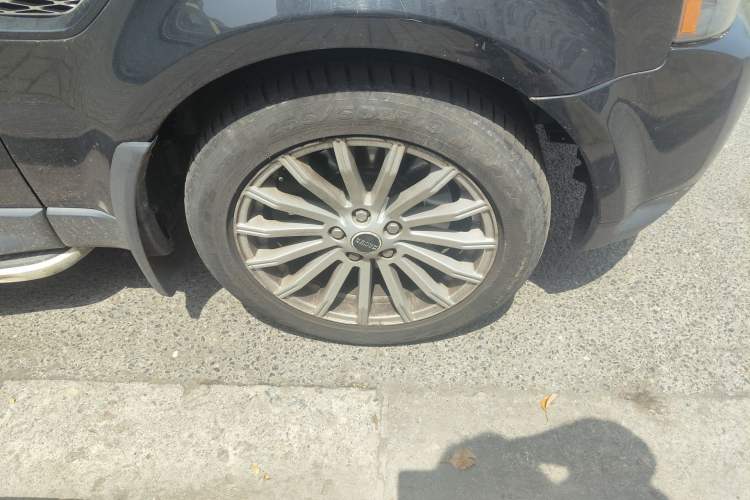 Used Land Rover Range Sport 2010 3.0 TDV6 HSE Diesel Edition Right Front Wheel Hub