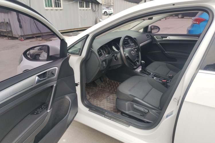 Used Volkswagen Golf 2015 1.4TSI Automatic Comfort Model
