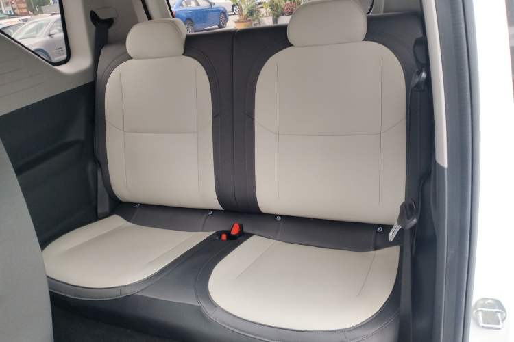 Used Geely Galaxy Panda 2025 210km Panda Rider Left Rear Seat