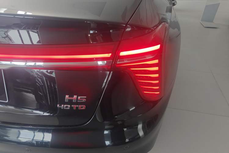 Used Hongqi H5 2023 2.0T Automatic Smart Connect Flagship Edition
