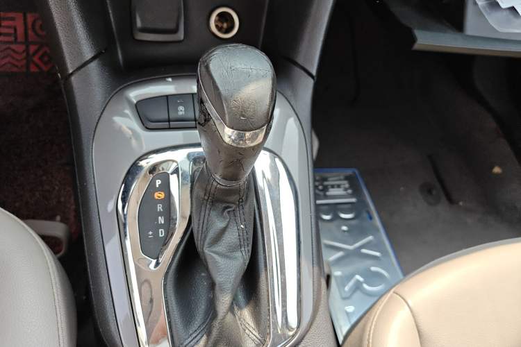 Used Chevrolet Cruze 2015 1.5L Automatic Luxury Edition Gear Lever