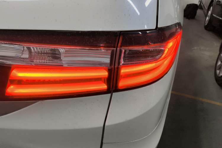 Used Honda Odyssey 2015 Revised 2.4L Luxury Edition Right Rear Taillight