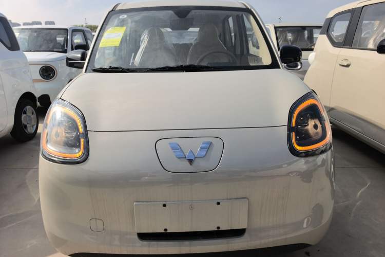 Used Wuling Hongguang MINIEV 2025 Four-Door Version Advanced Edition Front